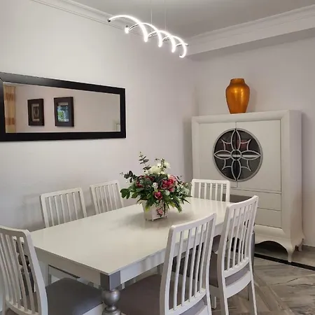 сozy 2 Bedroom In Area Of Apartament Marbella